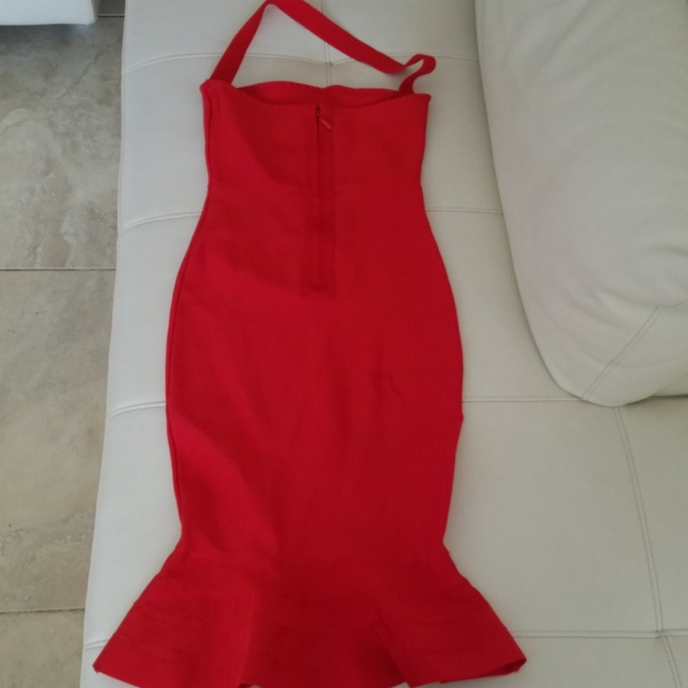 Red Dress - Picture 4 of 4